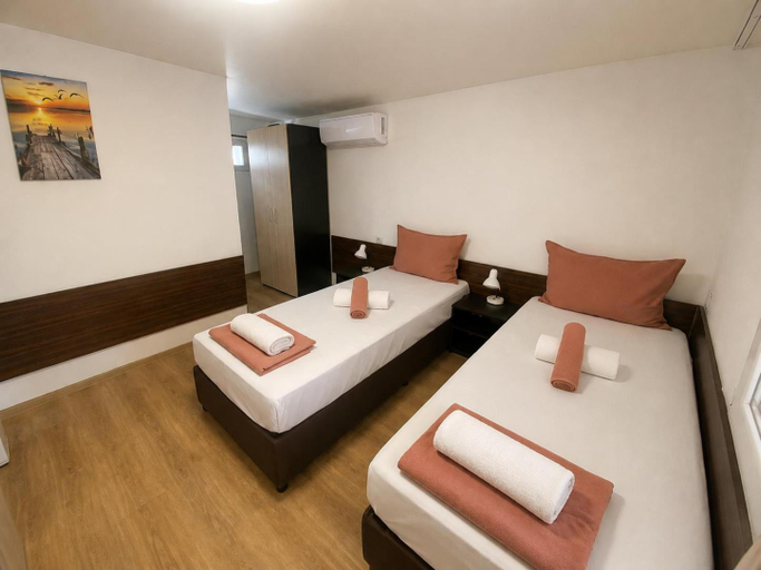 Bedroom 3, Family Hotel Yulian, Balchik