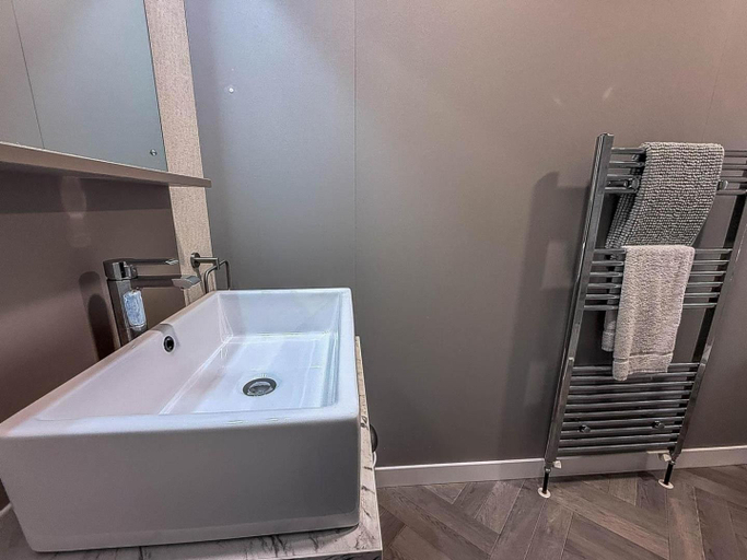 Bathroom 3, Stunning Lodge With Large Decking At Azure Seas In Suffolk Ref 32109Og, Suffolk