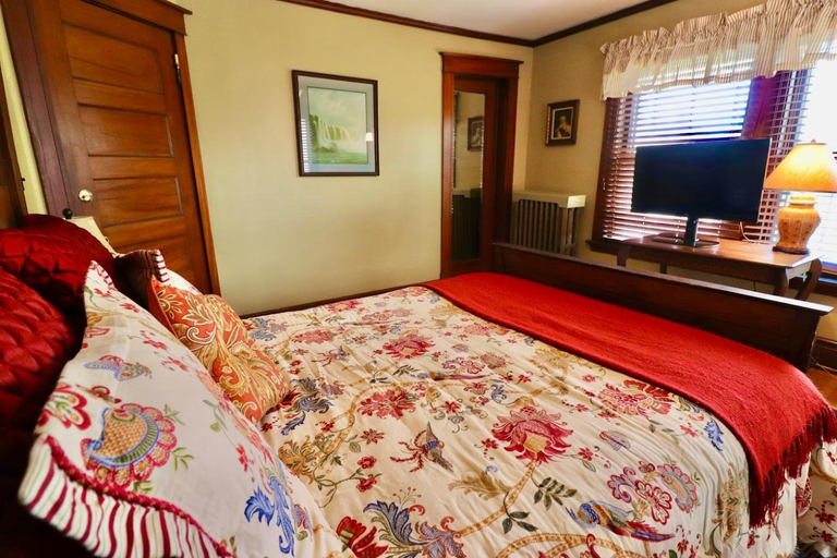 Bedroom 2, The Marshall House, Niagara