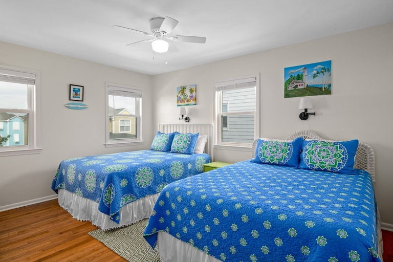 Room 4, Dream Weaver 4 Bedroom Home by RedAwning, Brunswick