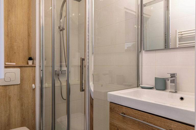 Bathroom 2, Charming Apartment - AC- 1br/2p - Massena, Alpes-Maritimes