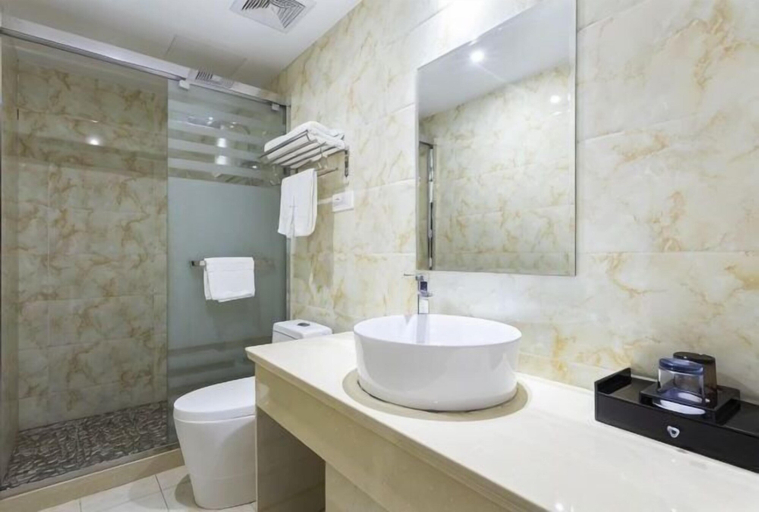 Bathroom 3, Jinxinbinguan, Qujing