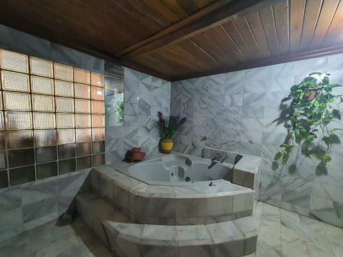 Bathroom, Cozzy Villa Swasti Cisarua, Bogor