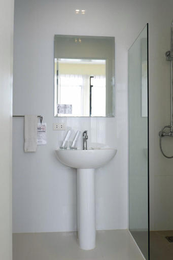 Bathroom 4, Luxx Boutique Boracay, Malay