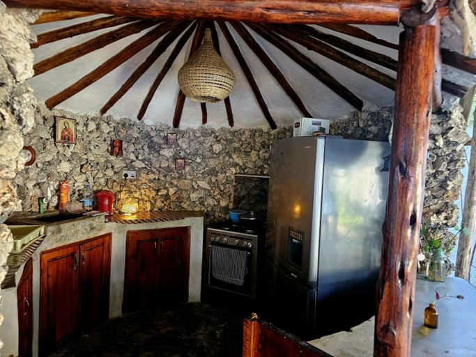 Bedroom, Karibu Paradaizi, Kati