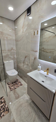Bathroom 2, Apartamentai salia baseino, Palangos