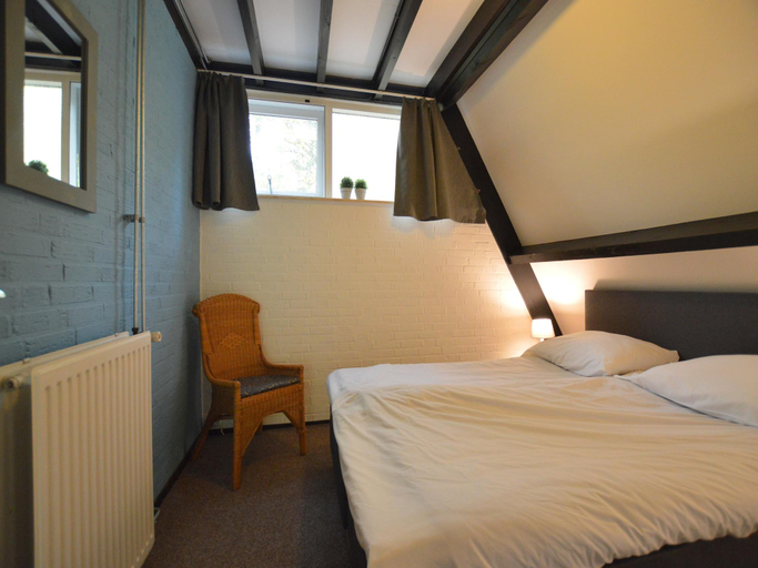 Bedroom 2, Holiday Home in Stramproy near Nature, Weert