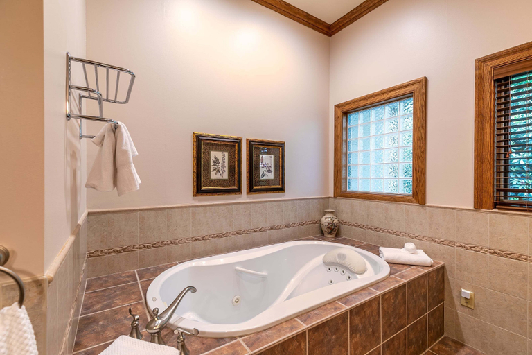 Interior 4, Amitola at Yonahlossee, Watauga
