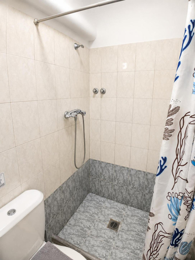 Bathroom 5, Pfaffenhofen, Central Macedonia