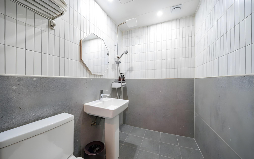 Bathroom 5, Brown Dot Suwon Jeongja Branch, Suwon