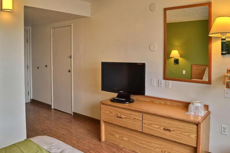 Bedroom 2, Motel 6 Billings, MT - North, Yellowstone