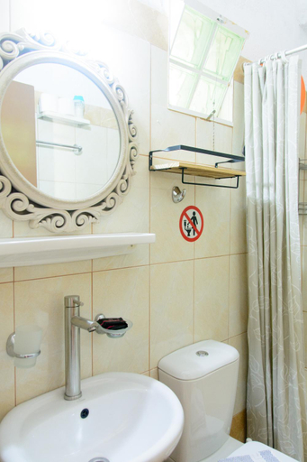 Bathroom, Spiros Rooms, Thessaly