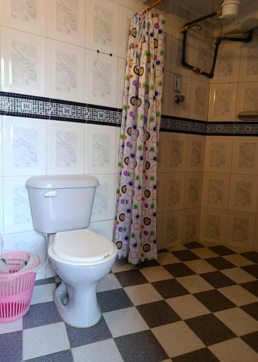 Bathroom 5, Posada Manoa, Isnos
