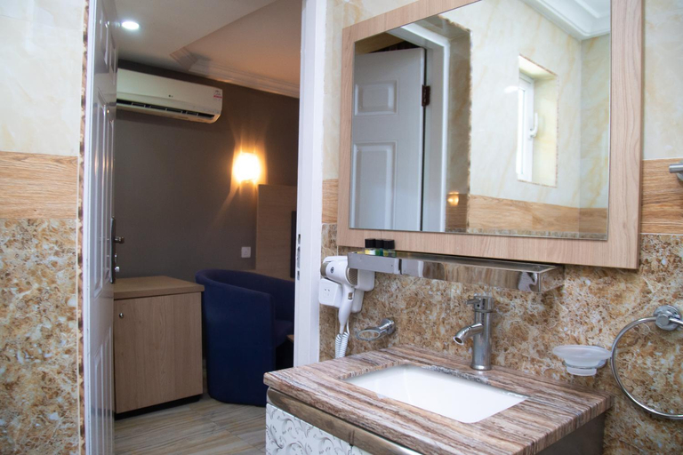 Bathroom 3, Visa Karena Hotels, Port Harcourt