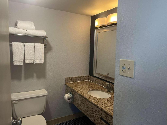 Bathroom 3, Studio 6  Suites Amarillo, TX – West Medical Center, Potter