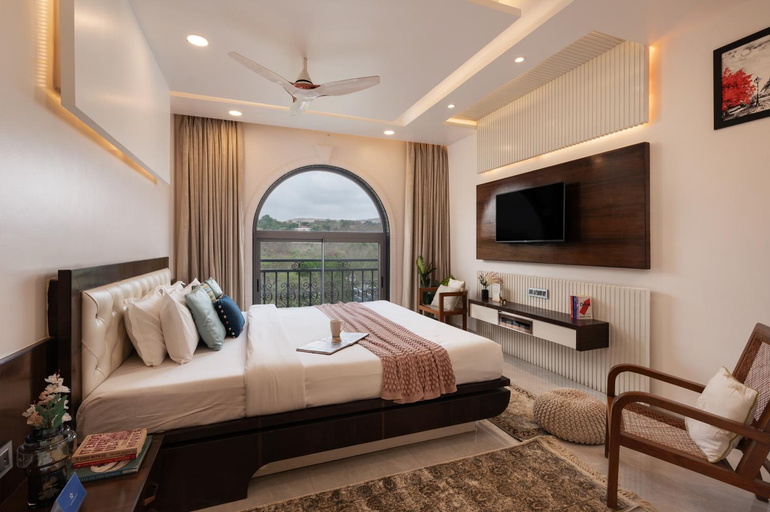 Bedroom, SaffronStays Bellevue Palace, Nashik