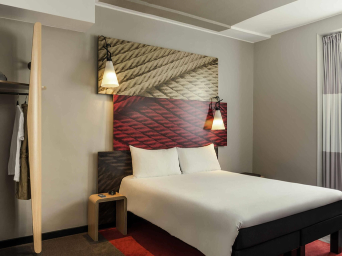 Bedroom 3, ibis Paris Avenue de la Republique, Paris