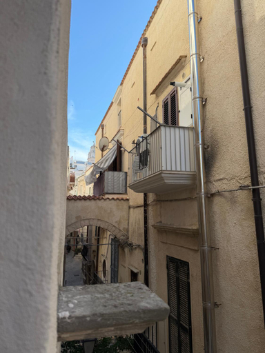 Others 5, Donna Veneranda, Foggia