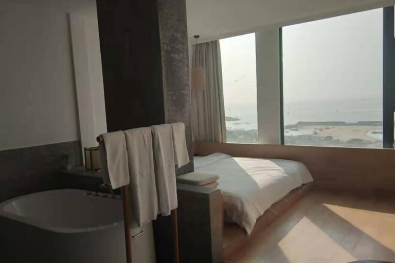Room 4, ShanWei Red Sea Bay Xiyue Sunset Oceanview Hotel, Shanwei