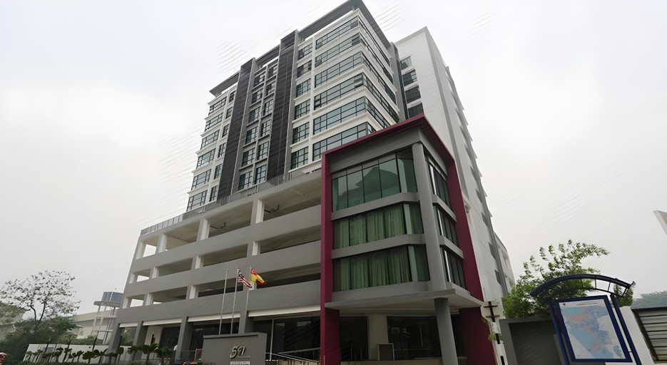 Exterior & Views
