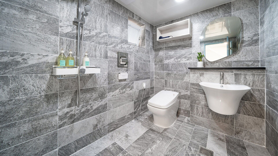 Bathroom 4, Changwon 055 Poolvilla, Masan