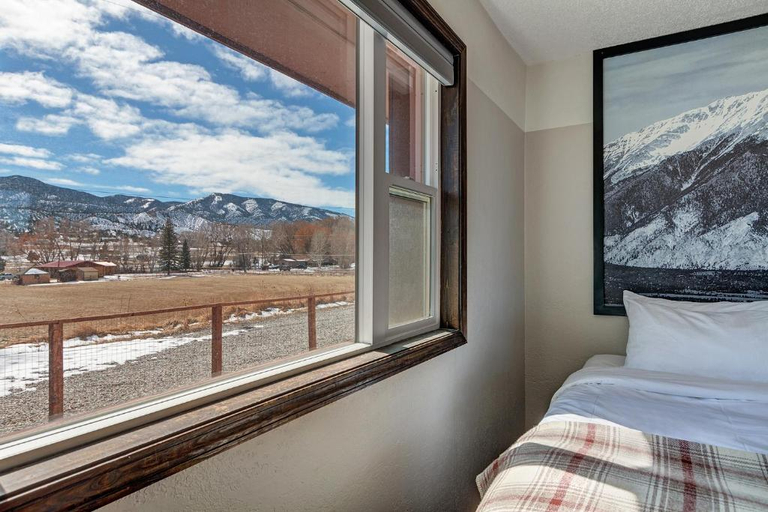 Bedroom 2, Loyal Duke Lodge, Chaffee