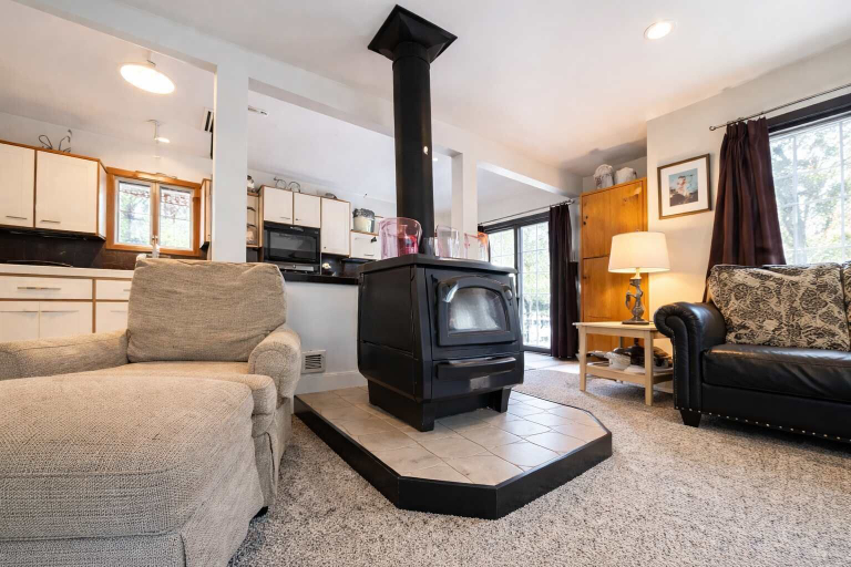 Living area 4, Amber Sunset Retreat, Oneida