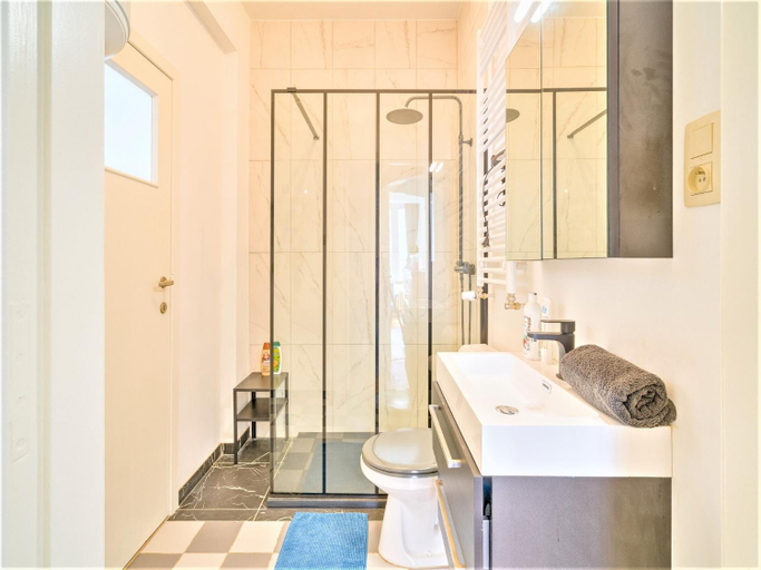 Bathroom 4, 1-bedroom lodge in Antwerp Centre, Antwerpen