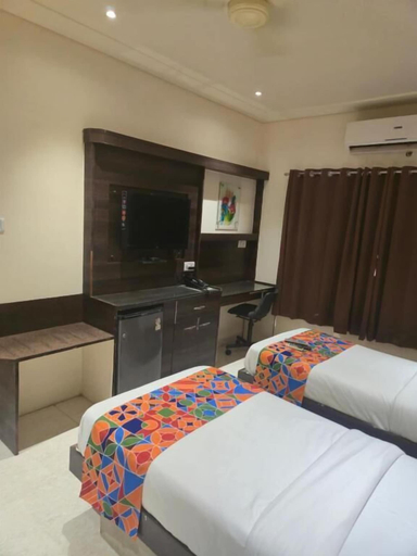 Room 4, Hotel Santoor - near Geeta bhawan square, Indore