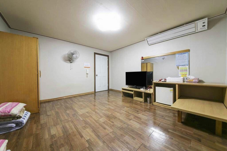 Others 5, Beach Condo Motel, Taean