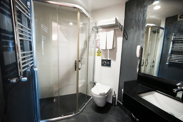 Bathroom 4, Taximtown Hotel, Beyoğlu