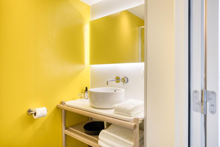 Bathroom 4, B&B HOTEL Brussels Centre Louise, Bruxelles