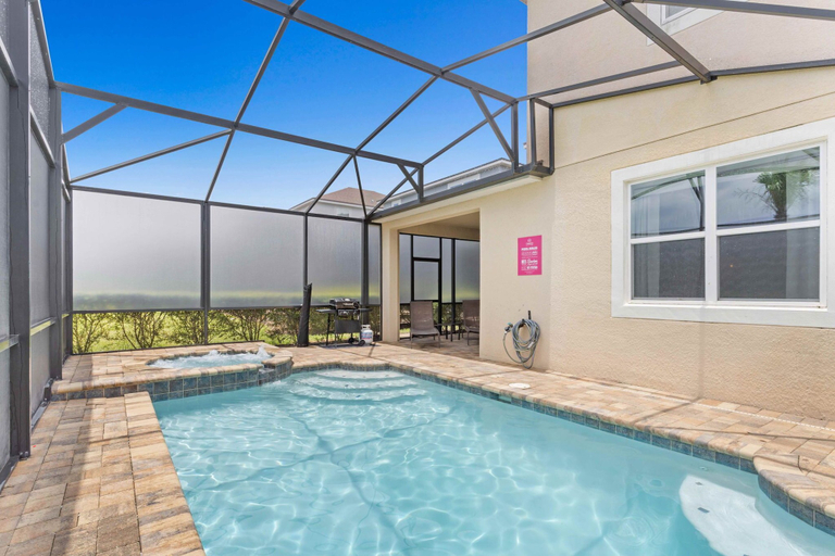 Sport & Beauty 1, 1512 Nassau Point Trail, Osceola