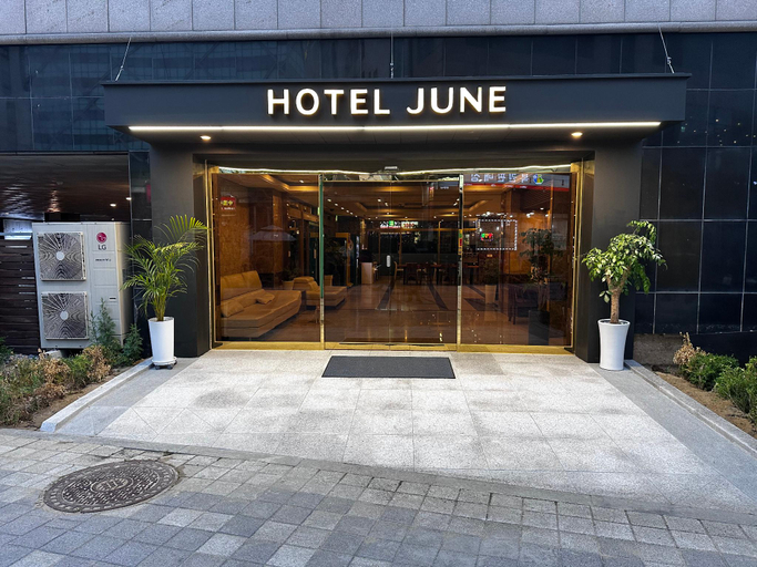 Exterior & Views 2, Hotel June, Jung