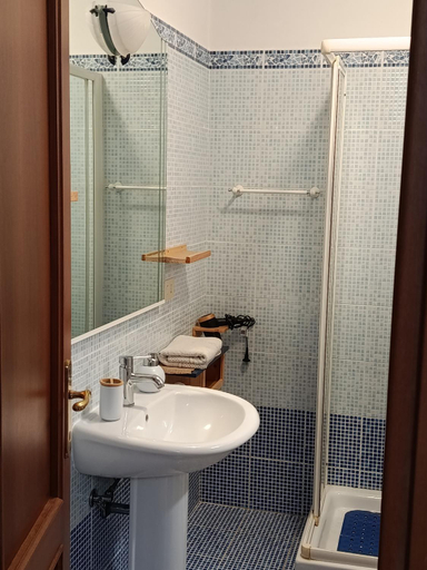 Bathroom, Guest room ‘’Sottocoperta’’, Rome