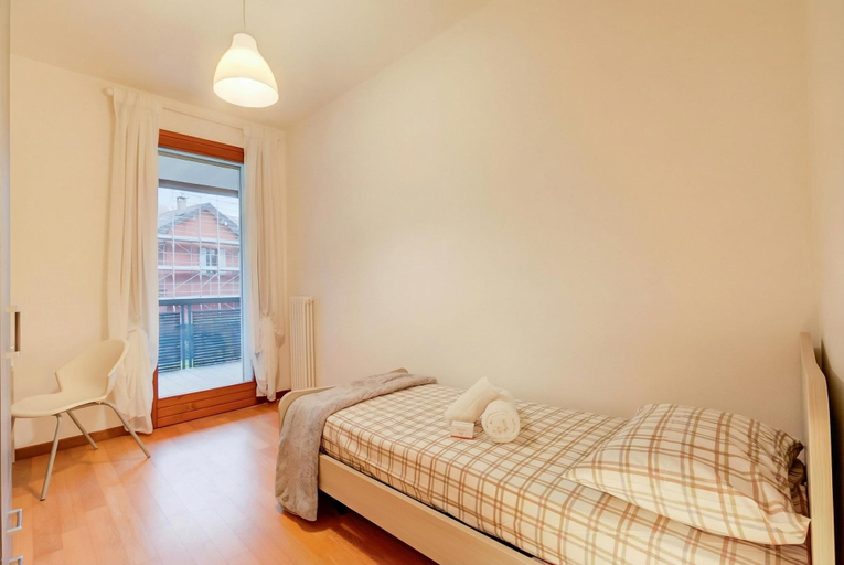 Room 5, Magnolia: Laveno Centre 2BR With Terrace, Varese