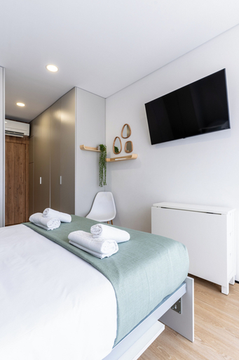 Room 2, Water Lily, Aveiro