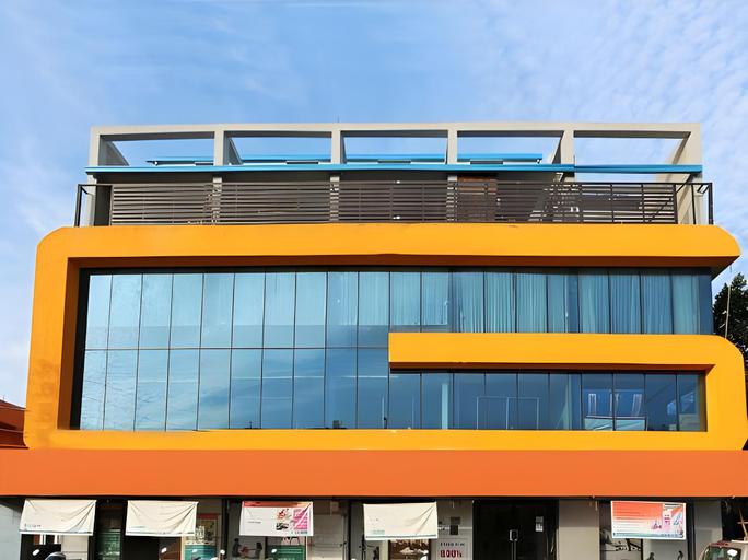 Exterior & Views