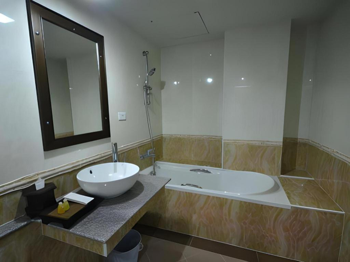 Bathroom 4, Piyaporn Pavilion, Mae Sai