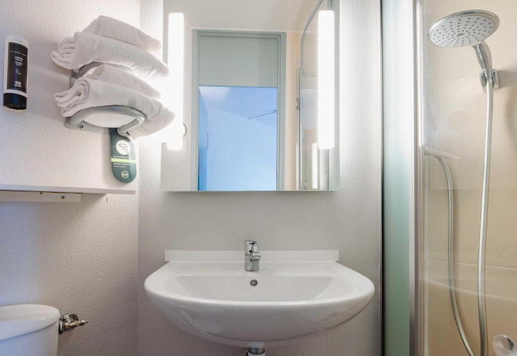 Bathroom 3, B&B Hotel Rennes Est Cesson Sévigné, Ille-et-Vilaine