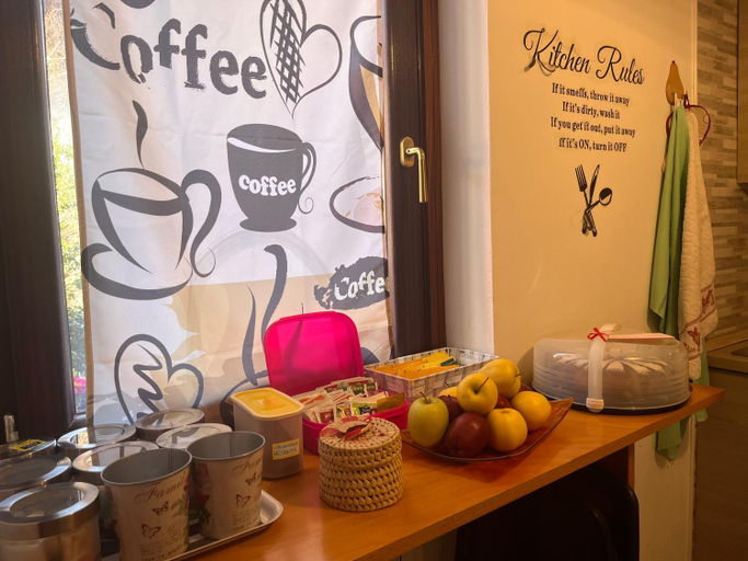 Food & Drinks, Il Cortile Como Single & Double Room in apartment NO HOTEL, Como