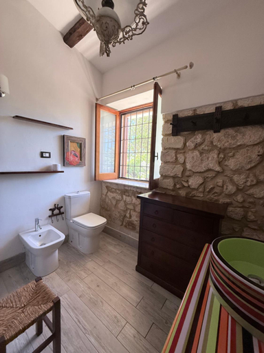 Bathroom 2, Asparano, Syracuse