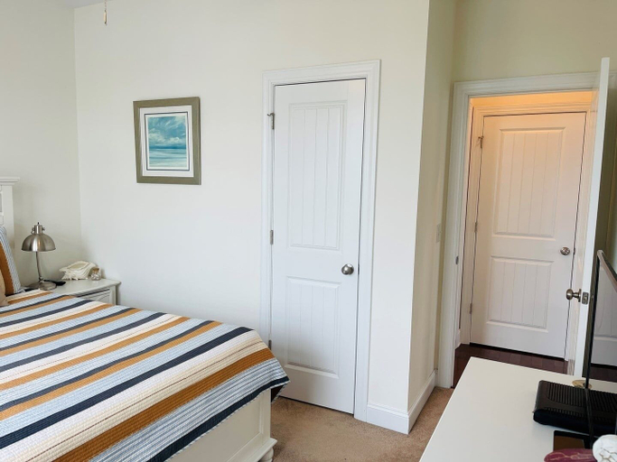 Room 4, Compass Rose 4 Bedroom Home by RedAwning, Brunswick