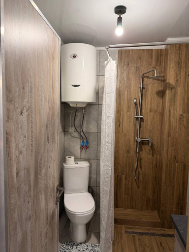 Bathroom 2, Veronika, Horodots'kyi