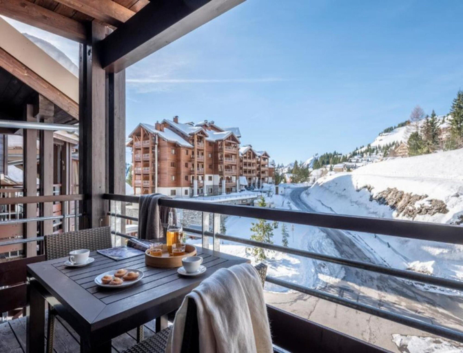 Balcony 2, Alps Flat With Heated Pool, Haute-Savoie