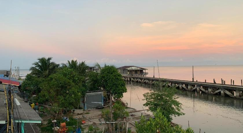 Others 4, Limlay House, Khlong Yai