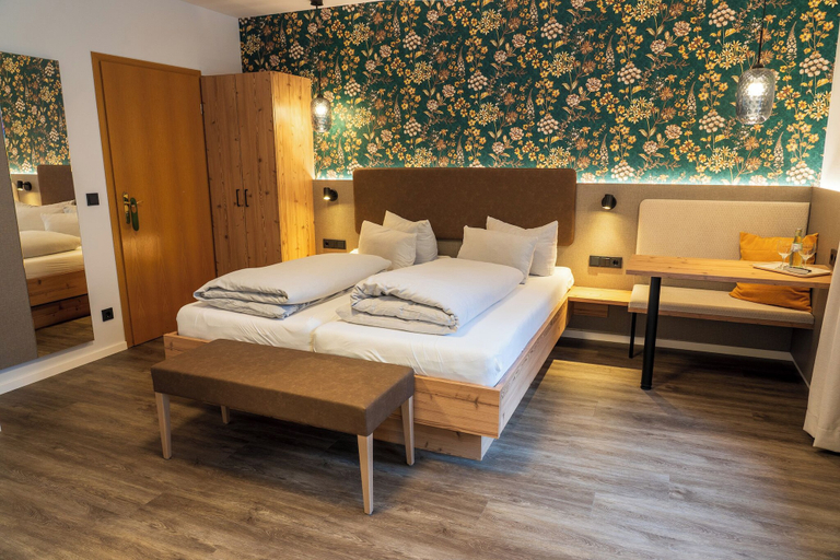 Bedroom 4, Hotel Restaurant St. Germanshof, Südwestpfalz