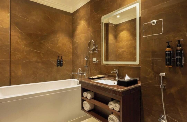 Bathroom, Clarks Inn Suites Dhanbad, Dhanbad