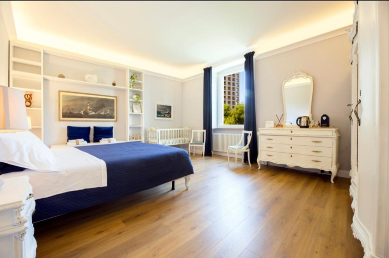 Bedroom 2, Mare e Monti, Genova