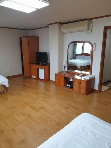 Bedroom 3, Mungyeong Tourist Hotel, Mungyeong